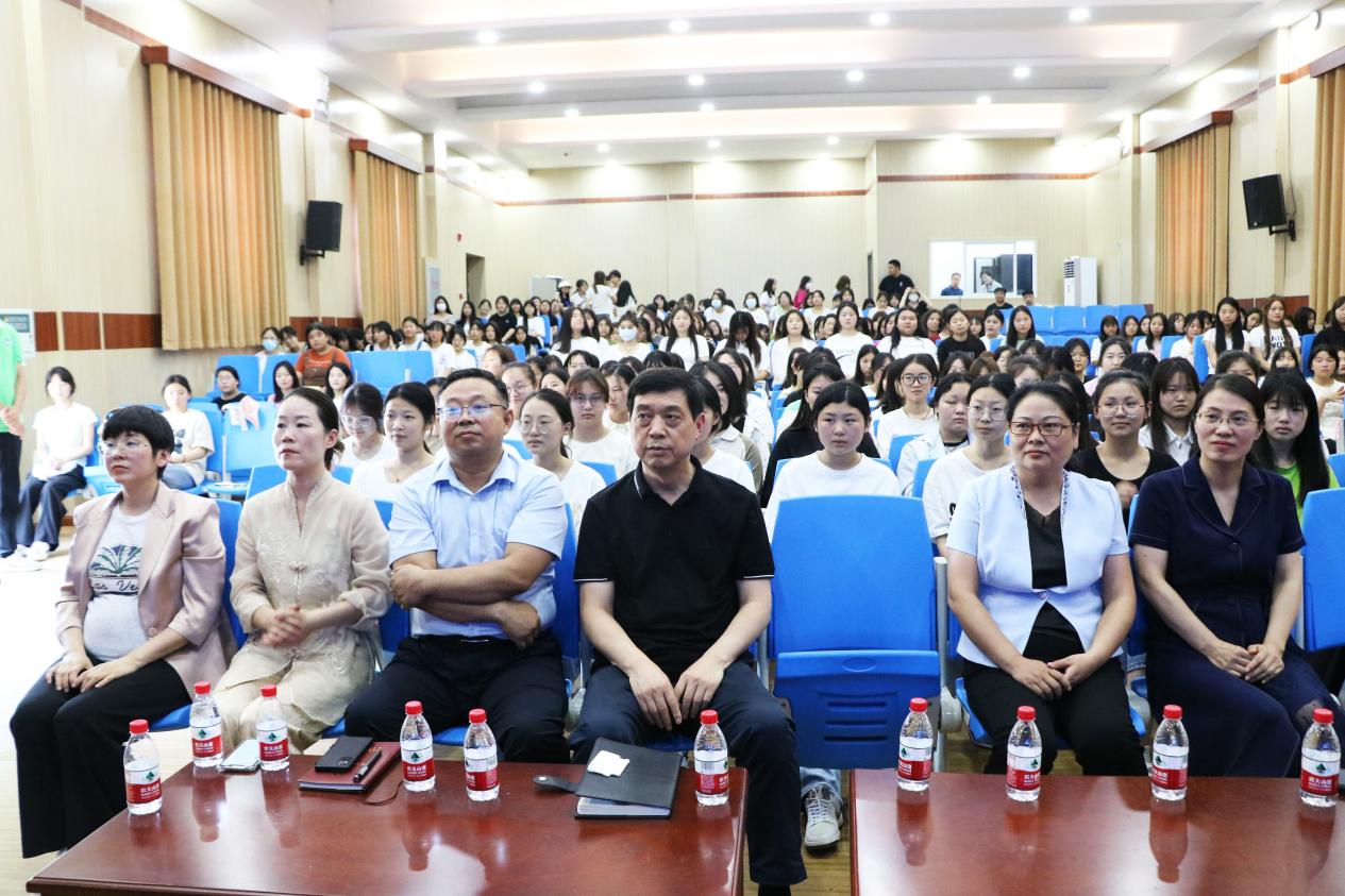 bat365中文官网登录入口举办周口市女大学生创业就业指导校园行活动